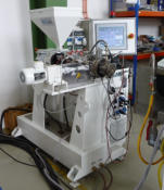 Extruder for medical catheter with melting pump